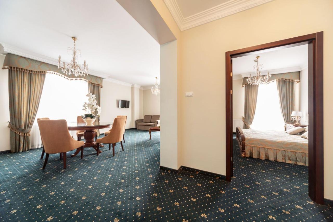 Parisel Palace Centrum Konferencyjno-Wypoczynkowe Klimki Pod Lukowem Bagian luar foto