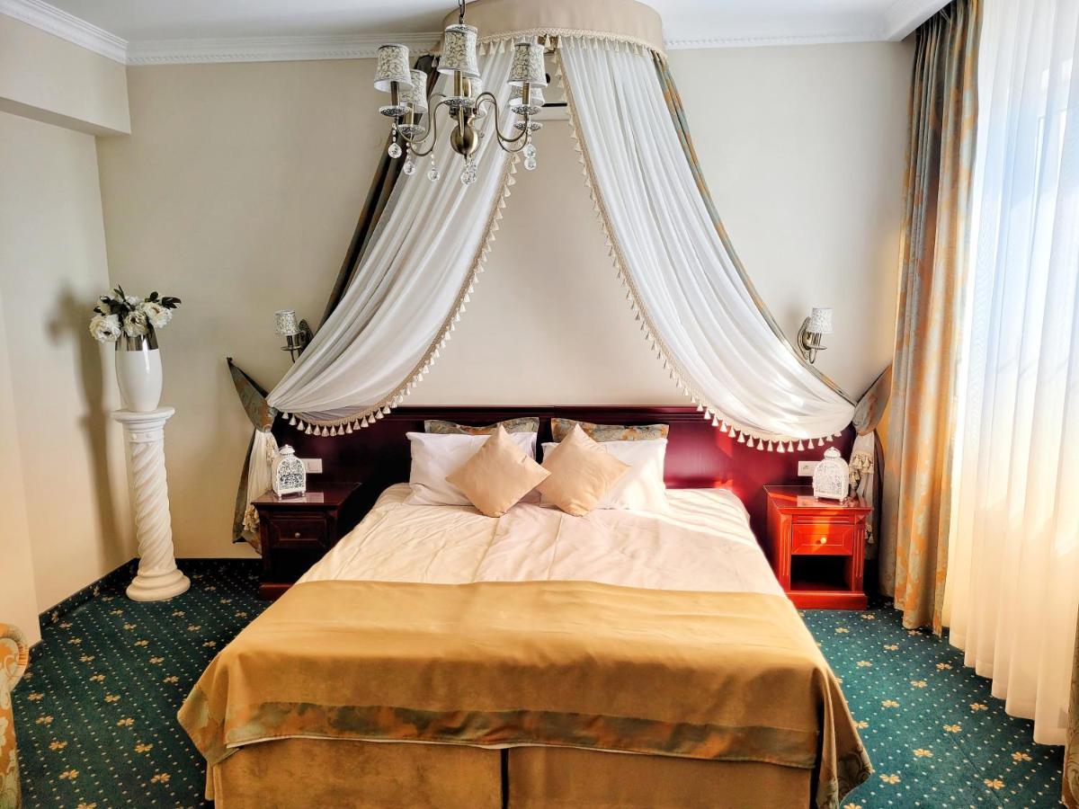 Parisel Palace Centrum Konferencyjno-Wypoczynkowe Klimki Pod Lukowem Bagian luar foto