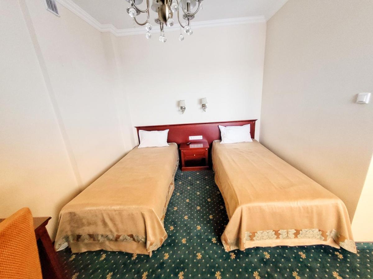 Parisel Palace Centrum Konferencyjno-Wypoczynkowe Klimki Pod Lukowem Bagian luar foto