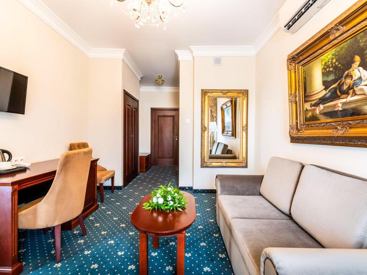 Parisel Palace Centrum Konferencyjno-Wypoczynkowe Klimki Pod Lukowem Bagian luar foto